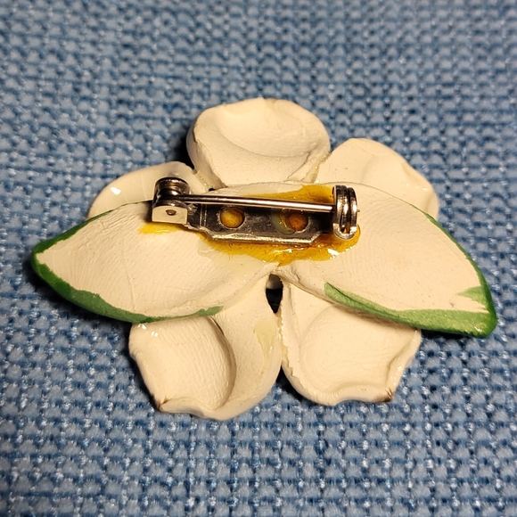 Vintage Porcelain Dogwood Blossom Brooch - Picture 9 of 9